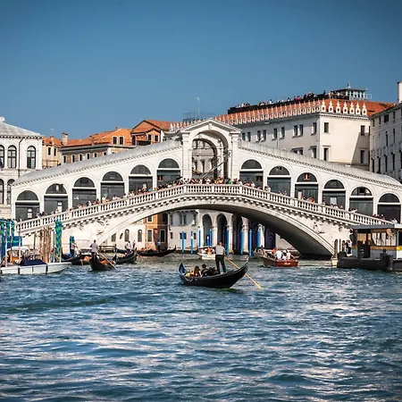 Davanti La Basilica Del Giglio-san Marco Apartment Venice